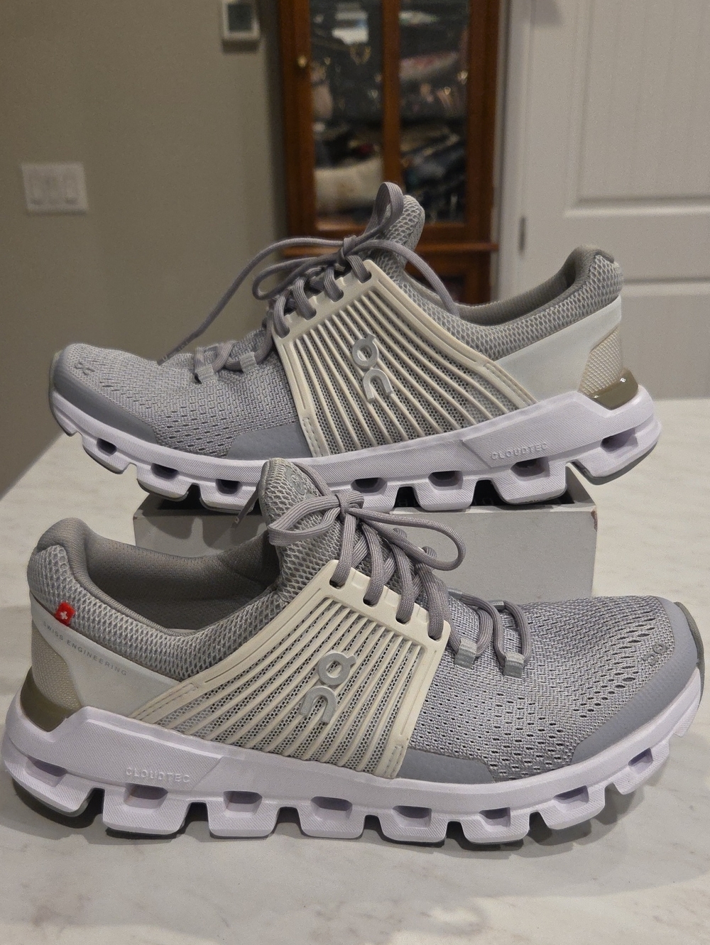 On Running Women Cloudswift Athletic Shoes - Light Gray & White Size 6.5